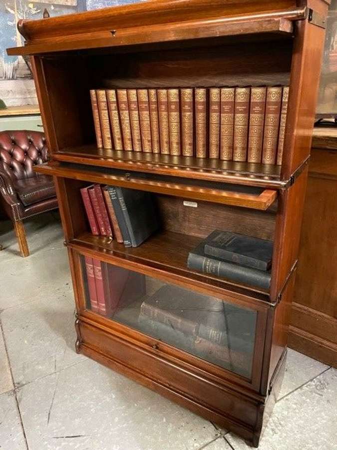 Storage/ Bookcases / Trunks & wardrobes