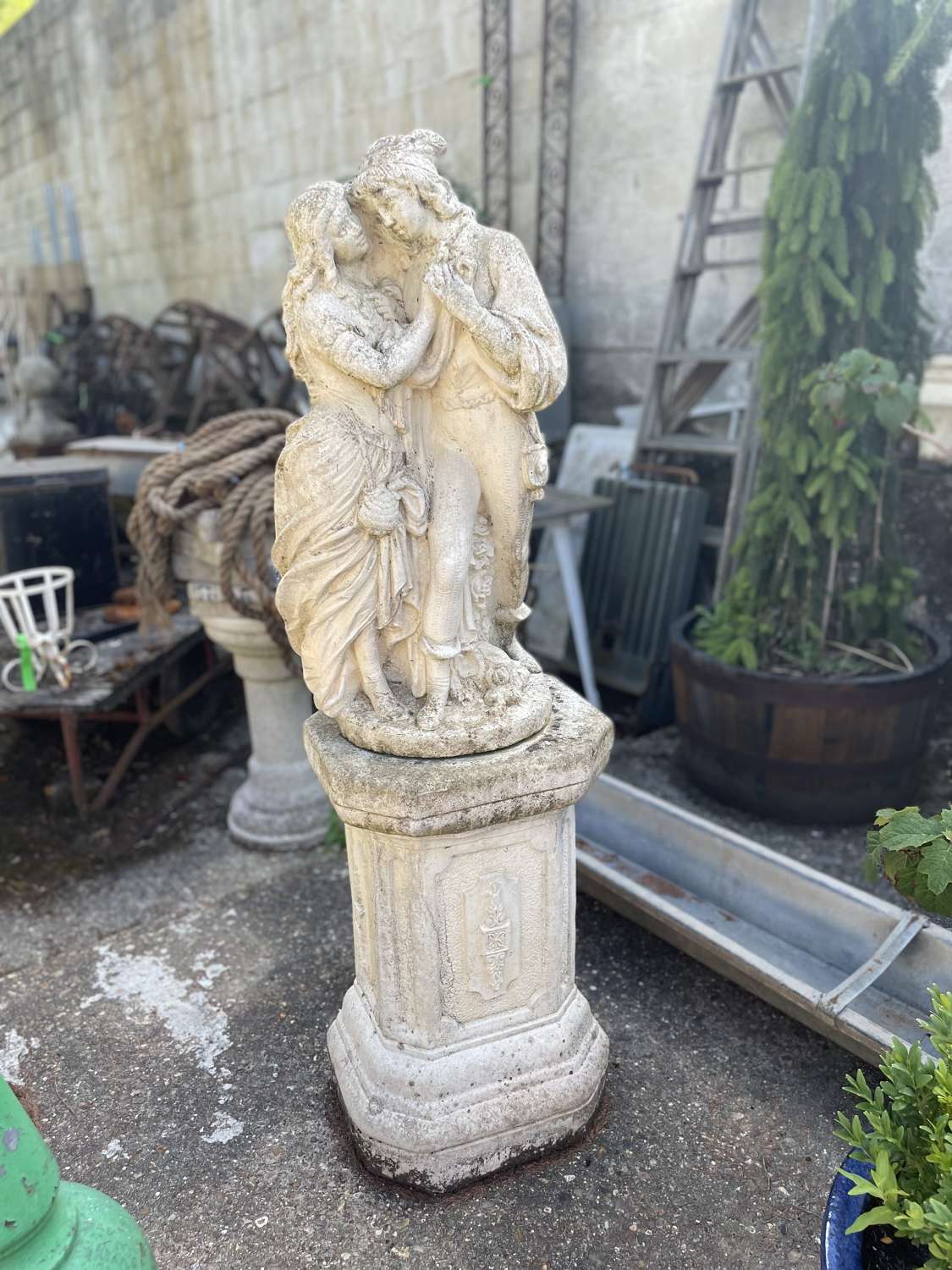 Romeo & Juliet Garden statue
