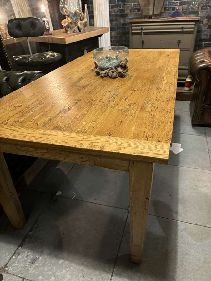 Solid Oak dining table with tapered legs seats 8 comfortably