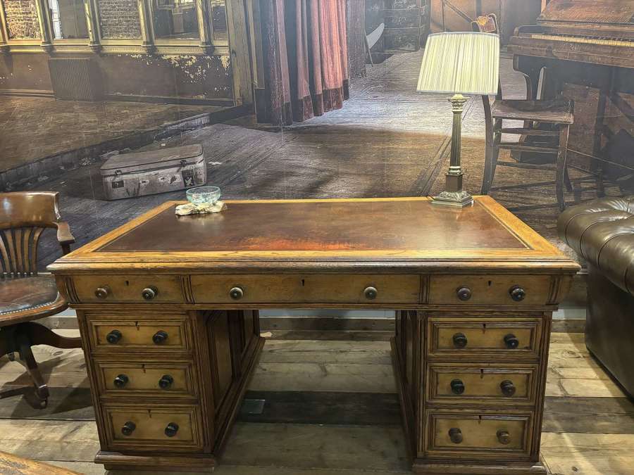 Victorian Oak Pedestsal Desk with Panelled sides and reverse.